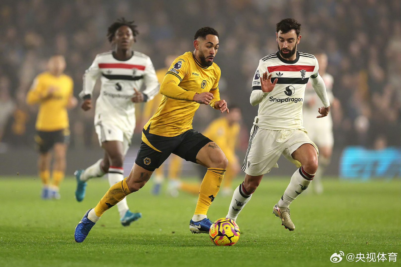 开云-关于曼联训练开放日;冲刺阶段远射贴柱引欢呼;德国杯在即;更衣室氛围转暖的信息