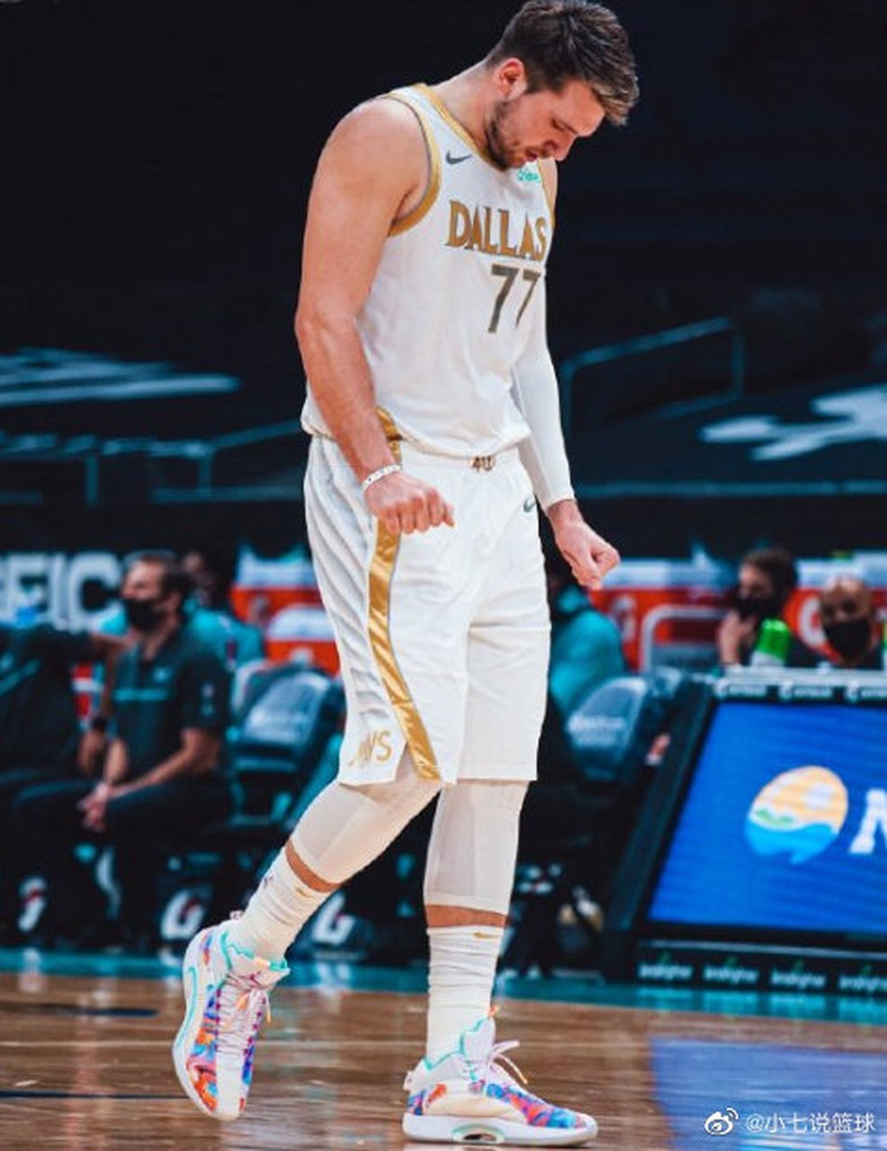 kaiyunapp-那不勒斯发布备战花絮，赛后官宣签约，NBA季后赛任务艰巨，赛程密集仍需轮换的简单介绍