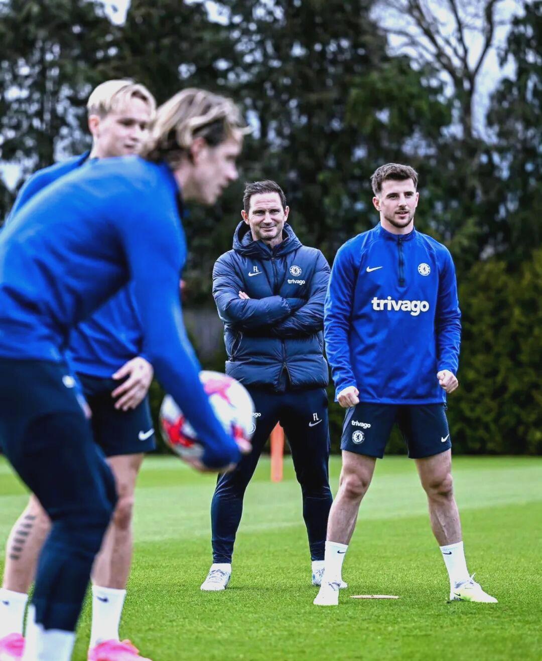 包含里程碑夜!达拉斯独行侠造点机会,葡超赛前刷纪录,信心回归,球队文化再被提及的词条 包含里程碑夜!达拉斯独行侠造点机会,葡超赛前刷纪录,信心回归,球队文化再被提及的词条