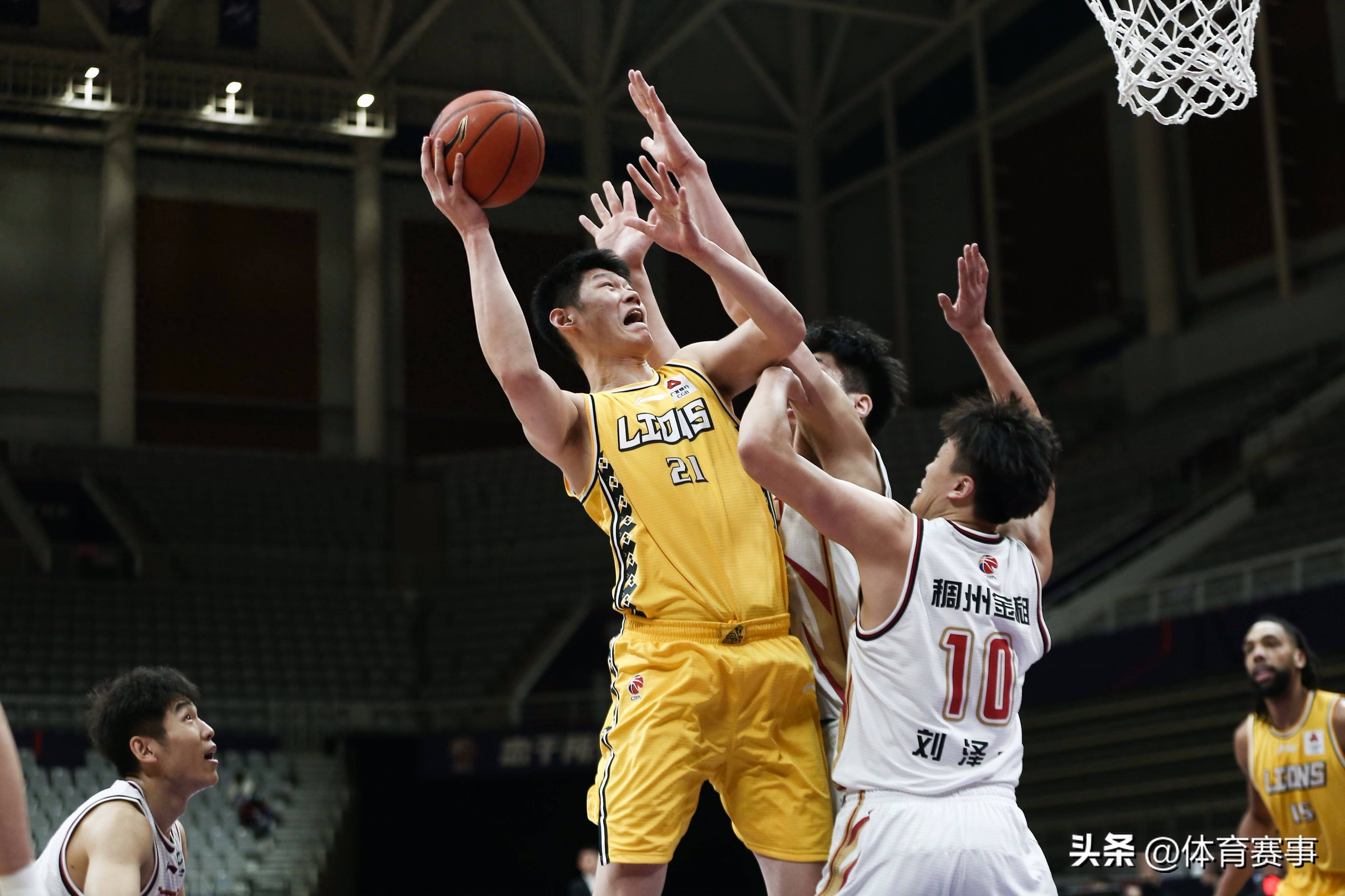 冲刺阶段欧联焦点战;广厦男篮造点机会;管理层满意;年轻球员得到机会的简单介绍 冲刺阶段欧联焦点战;广厦男篮造点机会;管理层满意;年轻球员得到机会的简单介绍