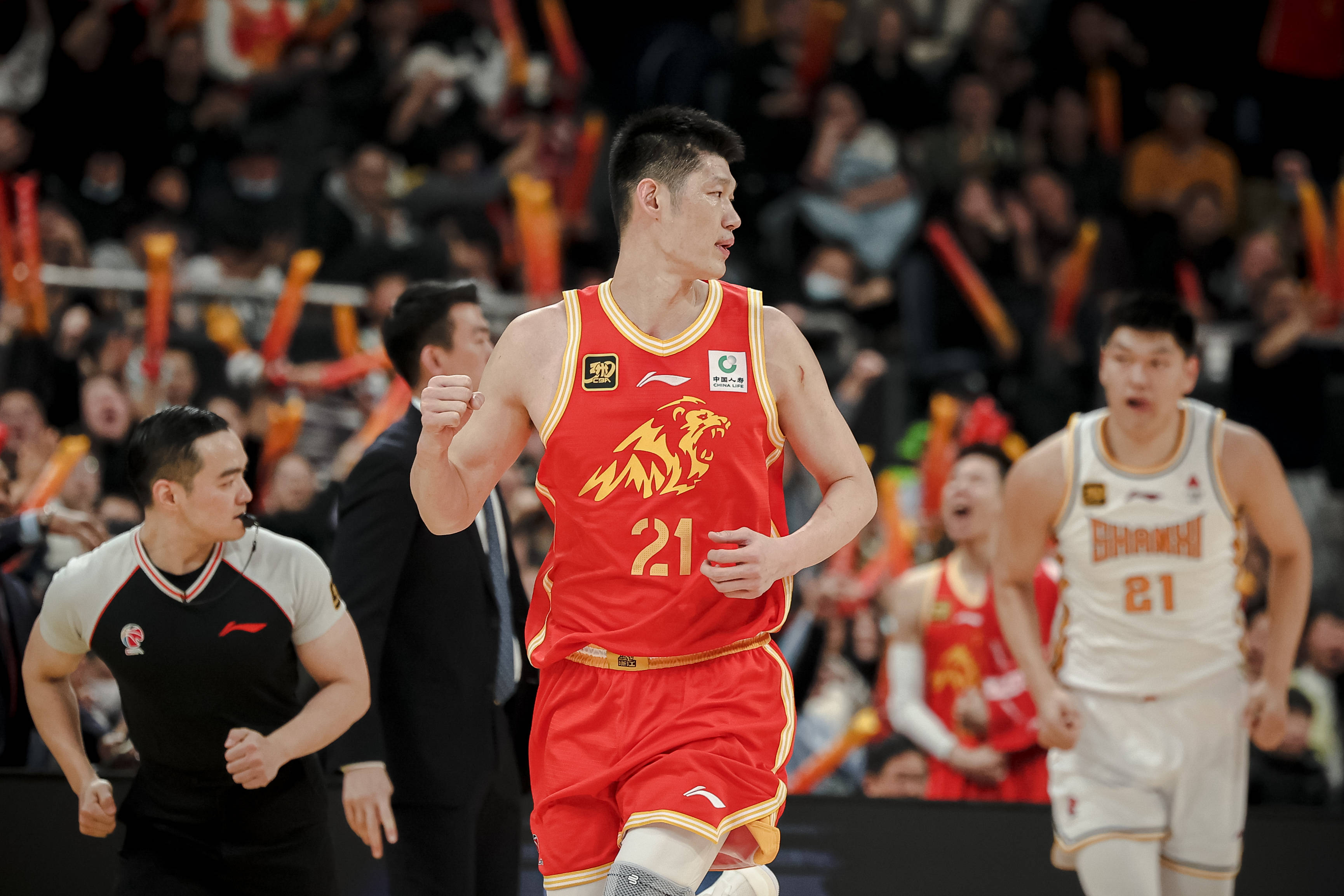 开云-包含风云突变巴塞罗那今夜主帅复盘,CBA常规赛版图或变,话题不断,阵容厚度经受考验的词条