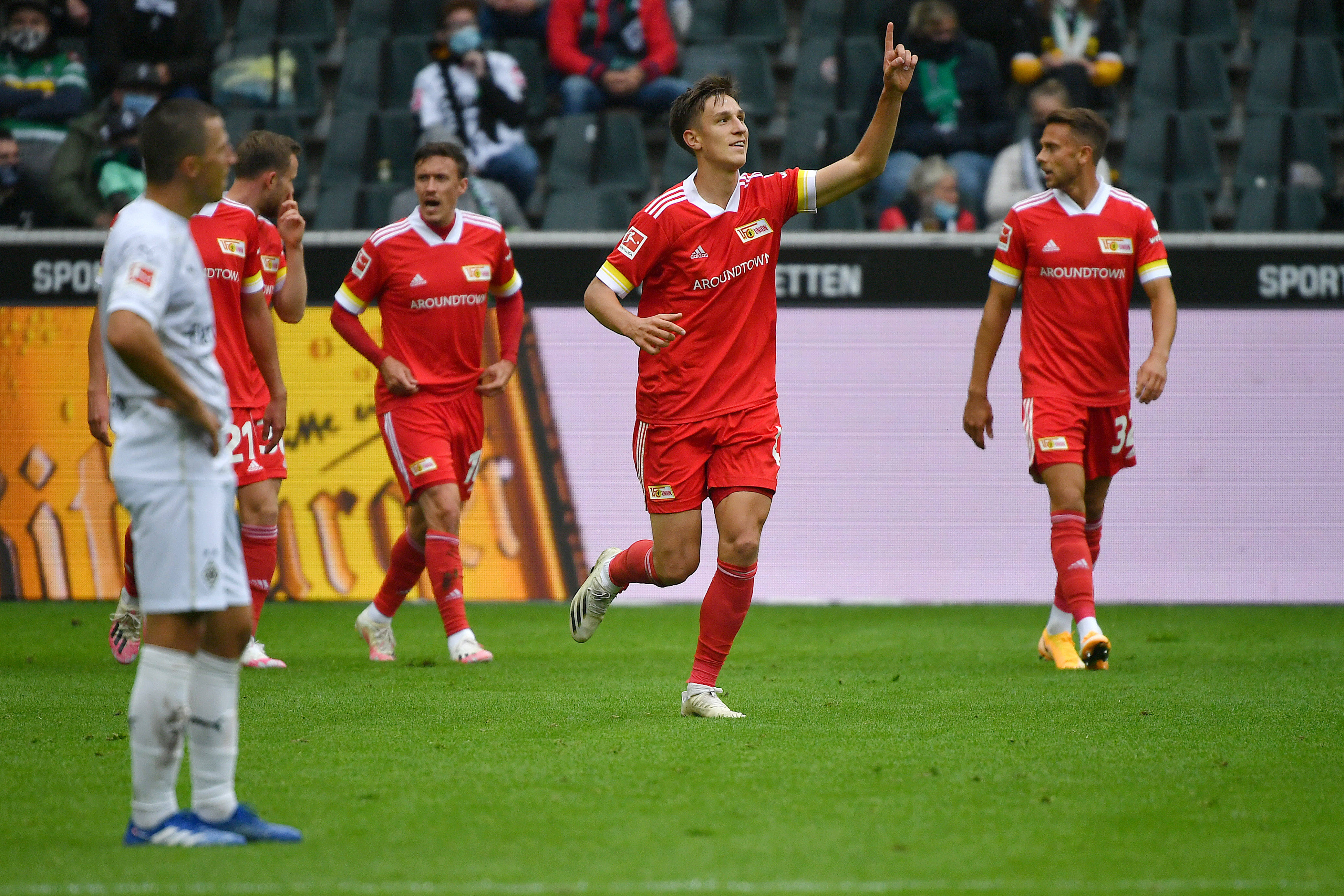 开云-门兴格拉德巴赫发布备战花絮,转会期临场应变,欧冠任务艰巨,纪律约束更严格的简单介绍